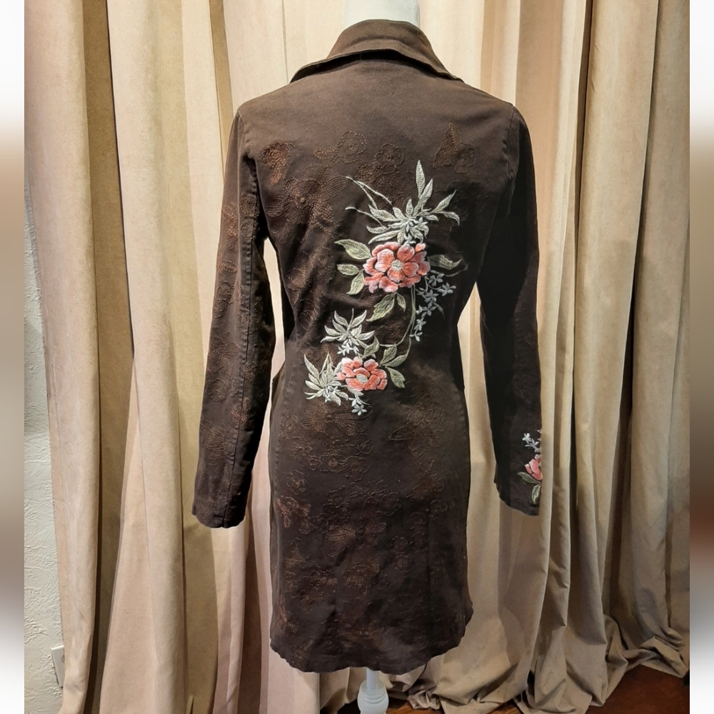 Paparazzi Embroidered Women's Coat - Picture 5 of 14